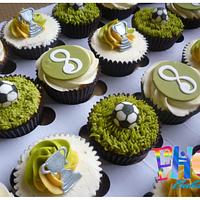 Football party cupcakes (Norwich city supporter)