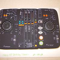 CD DJ Mixer Cake