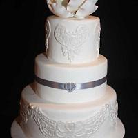 Magnolia Lace wedding cake