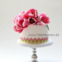 Cake with tulips