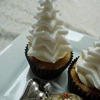 Christmas tree cupcakes for school party