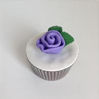 Elegant roses cupcakes