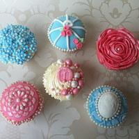 Pretty vintage/shabby chic inspired Cupcakes