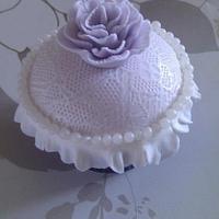 Vintage Lace Effect Cupcake