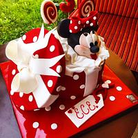 Minnie Mouse birthday cake and cookies