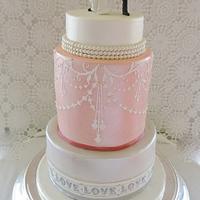 Lustred wedding cake