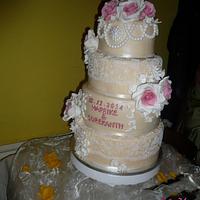 Sweet Pink White Floral Champagner Wedding Cake