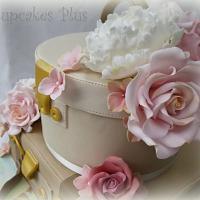 Suitcase and hat box wedding cake