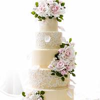 Ivory lace wedding cake <3 