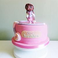 Doc McStuffins Birthday Cake and Cupcakes