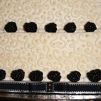 Swirl cake with blackberries