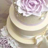 Roses bouquet wedding cake