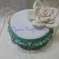 Vintage green ruffle cake