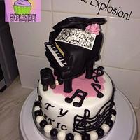 Grand Piano Cake 