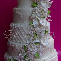 Wedding cake lace & cascading flowers
