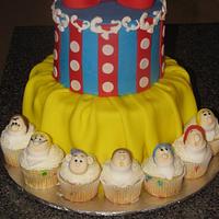 Snow White Cake With Dwarf Cupcakes 