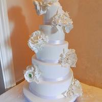 Elegant White wedding cake