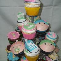 Baby shower cake with matching cupcakes and cookies