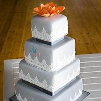 wedding cake in gray