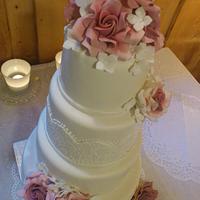 Weddingcake with roses