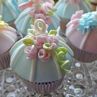 Vintage Birdcage Cupcakes