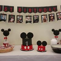 Ultra Mod Mickey Mouse Cake