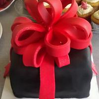 Birthday Gift Cake and cupcakes
