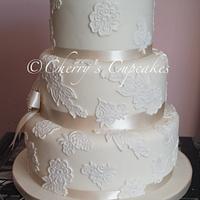 Ivory & Lace Wedding Cake