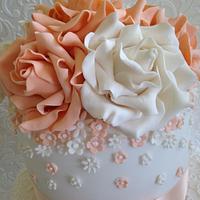 Peaches and cream wedding cake 