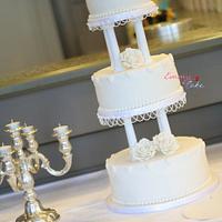 traditional wedding cake with pillars