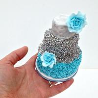 A very mini cake!