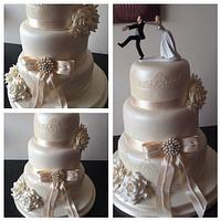 Lace,roses wedding cake 