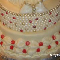 A GLAMOROUS WEDDING CAKE