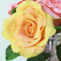Golden yellow and pink roses bouquet
