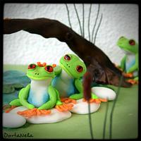 Cake with frogs