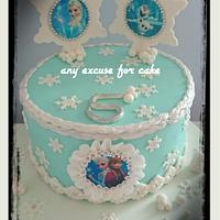 Frozen cake & cupcakes 