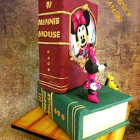 Minnie Mouse present her new book