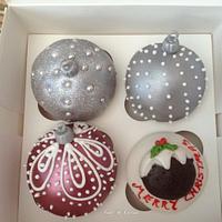 Christmas Baubles Cupcakes