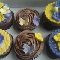 lullaby trust and air ambulance charity cupcakes