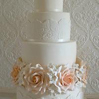 Roses & hydrangea wedding cake