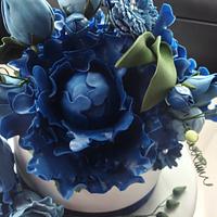 Blue sugar flower wedding cake
