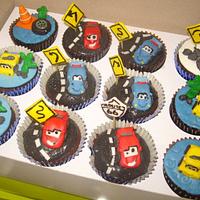 MC QUEEN CARS CAKE AND CUPCAKES