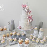 Romantic wedding cake 