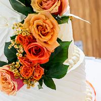 textured buttercream wedding with fresh rose cascade 