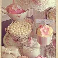 Vintage tea party cupcakes 