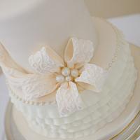 Lace Bow, Pearls and Frills cake 