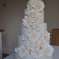 Wedding cake - more is more!
