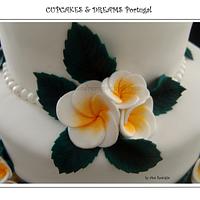 SIMPLE  FRANGIPANI  WEDDING  CAKE