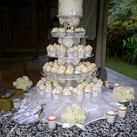 Simply elegant white rosses wedding cake and cupcakes