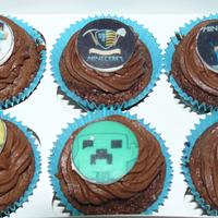 Minecraft Cube cake and Cupcakes 